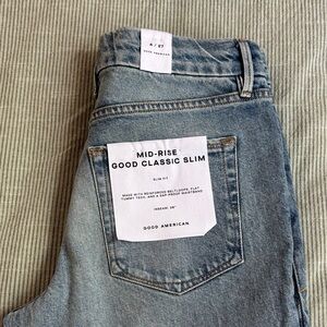 Good American Classic Slim Jeans in Light Blue